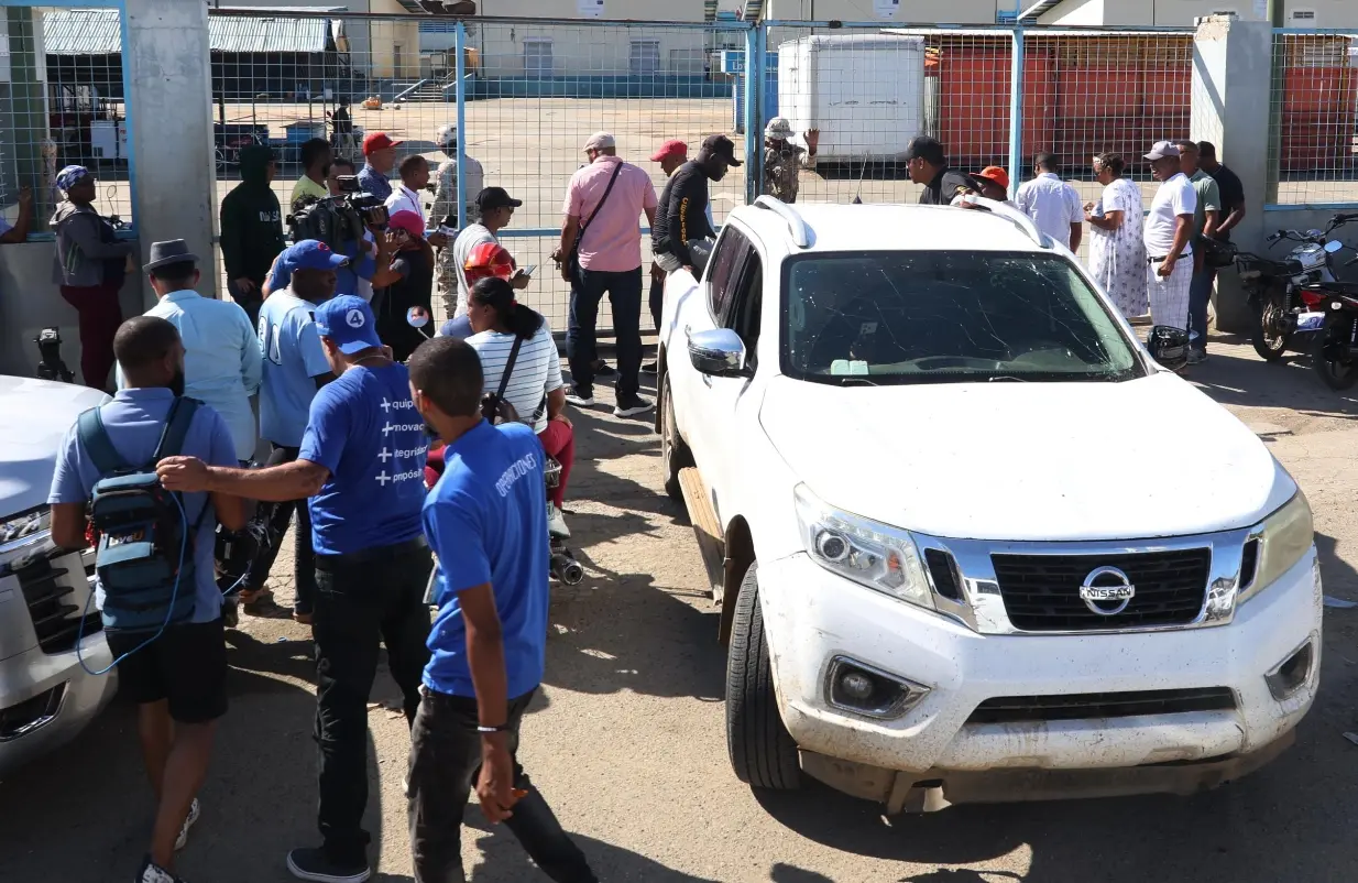 Cientos de inmigrantes haitianos retornan a su pa&iacute;s descontentos tras el cierre de la frontera