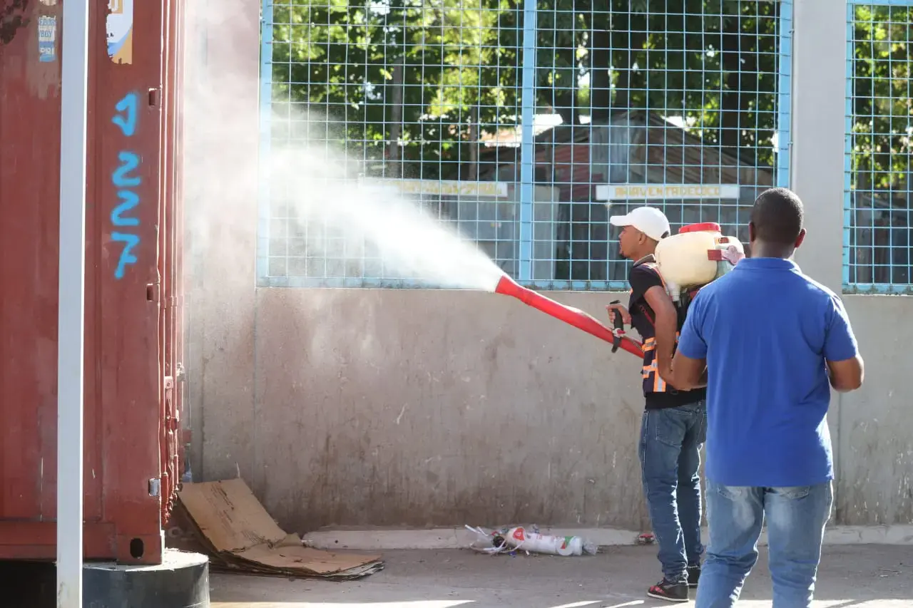 Salud P&uacute;blica realiza fumigaci&oacute;n para evitar plagas en zona mercado binacional