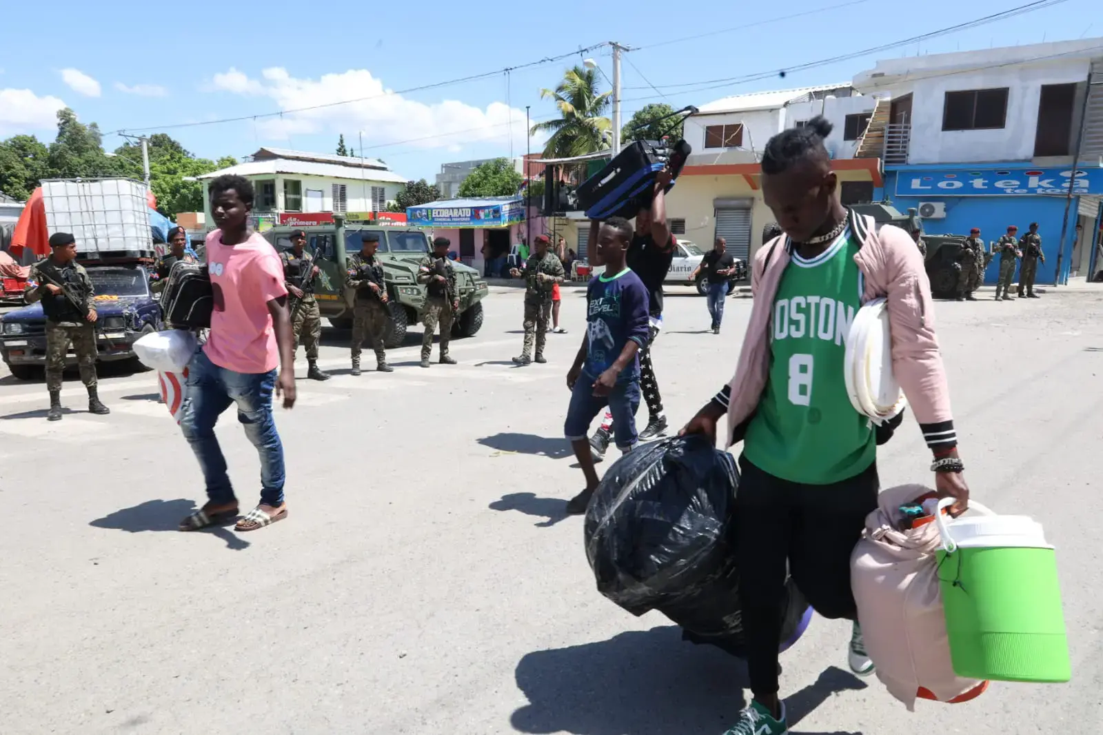 Haitianos siguen regresando de manera voluntaria a su pa&iacute;s
