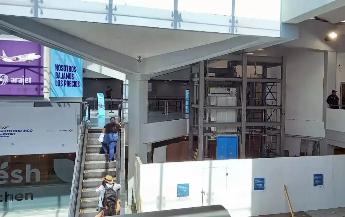 Aerodom instala dos nuevos ascensores en el Aeropuerto Las Am&eacute;ricas