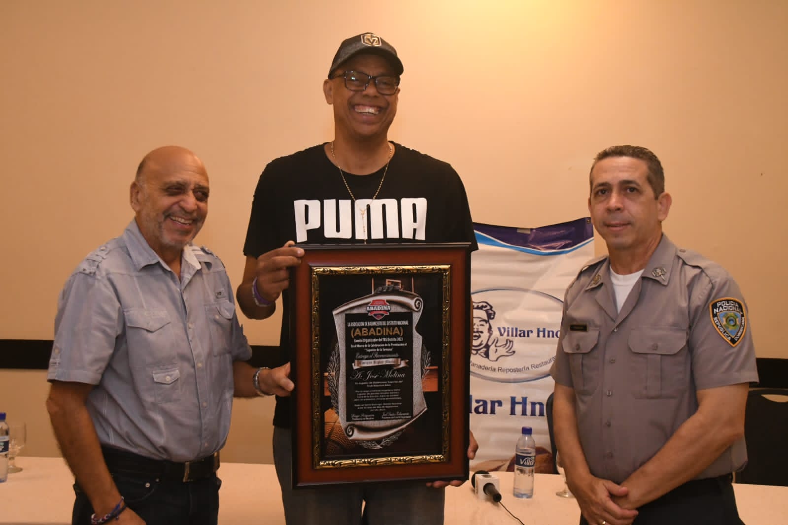 Darwin Cabrera fue escogido el Superior de la Semana del torneo de baloncesto distrital