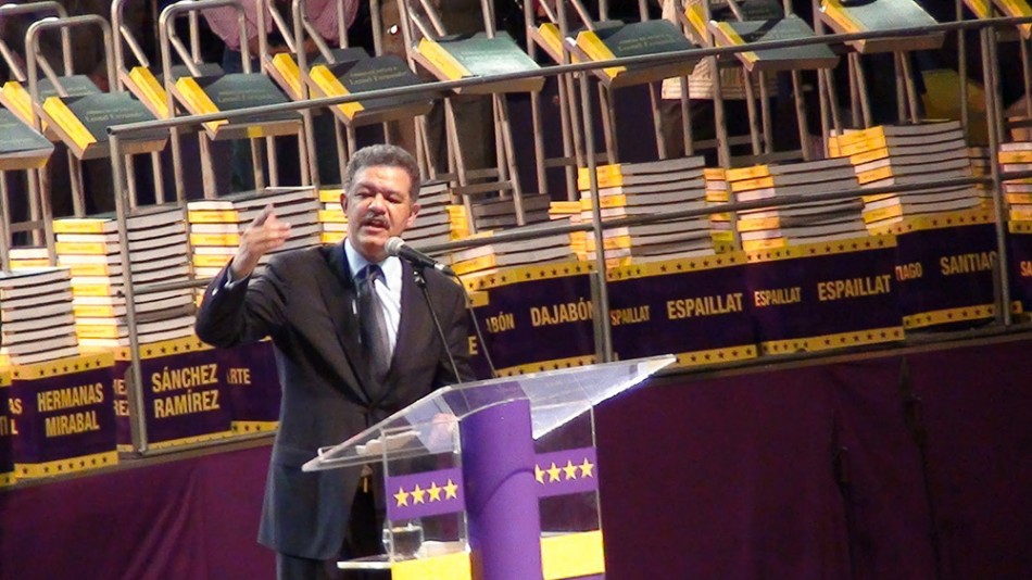Leonel vuelve a hacer acto para festejar dos millones seguidores