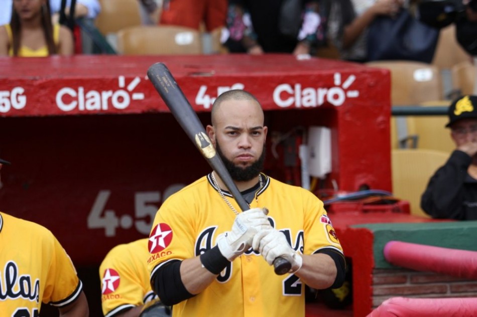 Las &Aacute;guilas firman a Juan Carlos P&eacute;rez; Estrellas a Aaron Leasher