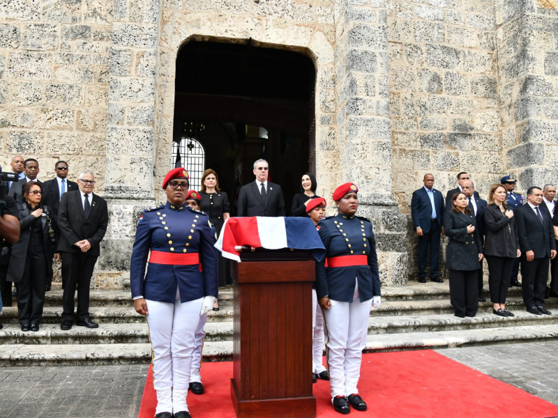 Trasladan restos de Abigail Mej&iacute;a a Pante&oacute;n de la Patria