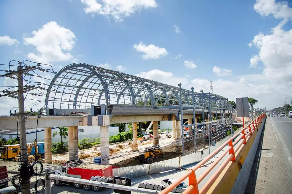 Metro hacia Los Alcarrizos cuenta con el 90% de pilotes instalados y un 60% de construcci&oacute;n del t&uacute;nel