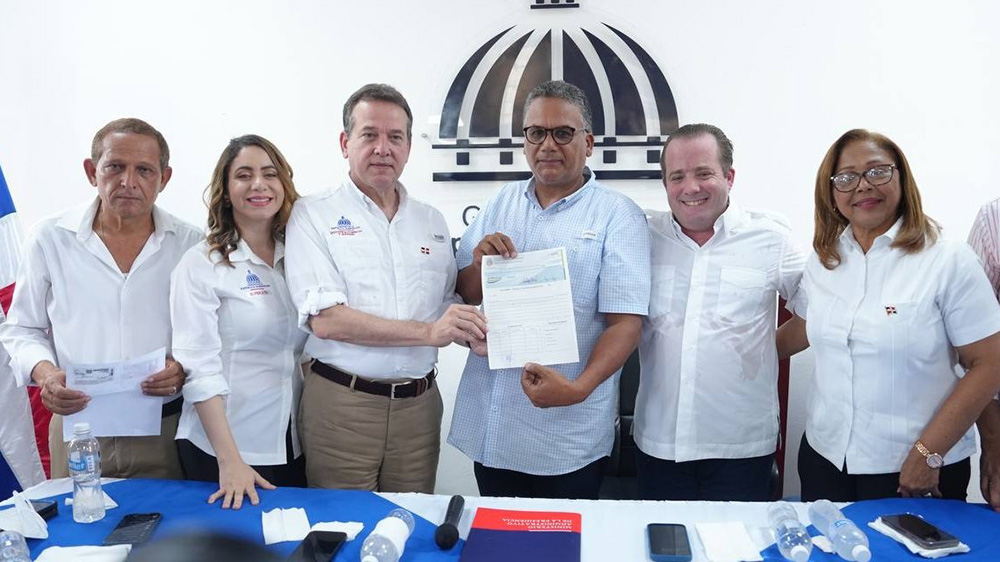 Gobierno entrega RD$54 millones en la frontera