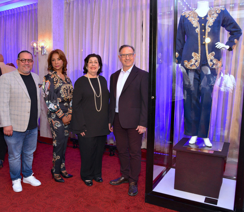 Teatro Nacional inaugura memorabilia en honor a Celia Cruz