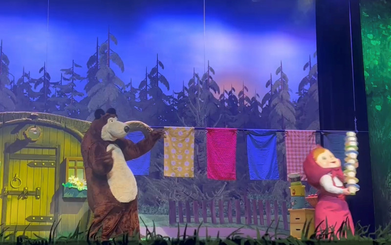 Masha y El Oso "se llevan al bosque" a miles de ni&ntilde;os y ni&ntilde;as en el Teatro Nacional