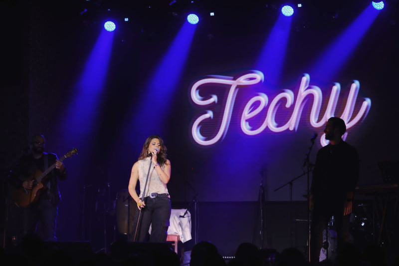 Techy Fatule agradece nominaci&oacute;n al Grammy con un concierto cargado de comedia en vivo