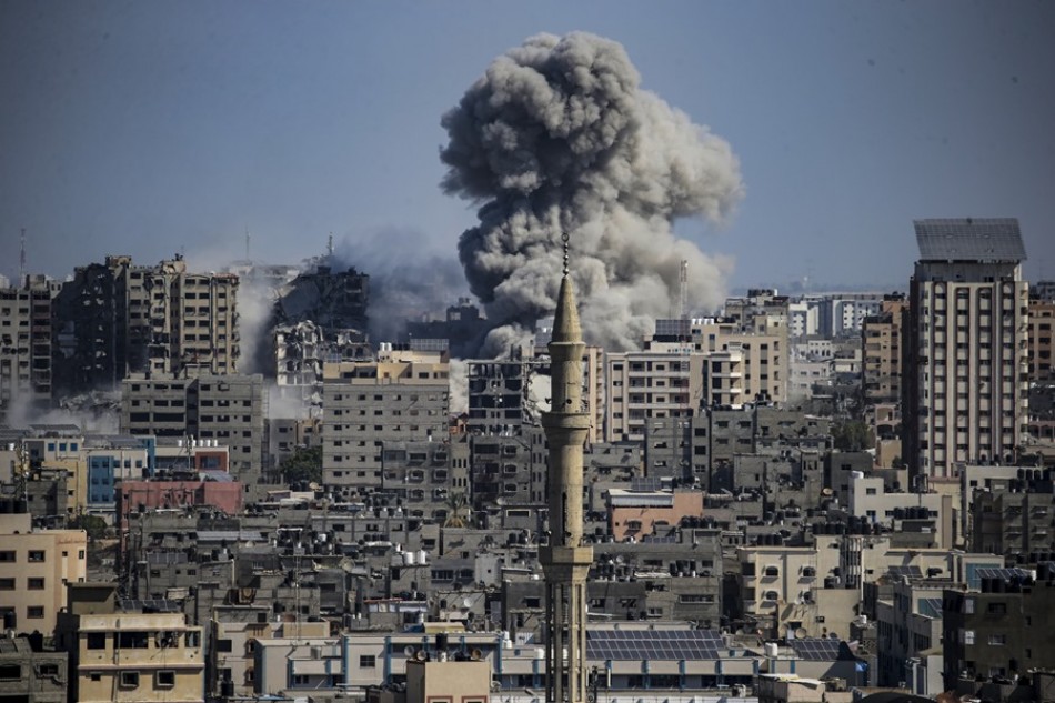 Suben a 2.450 muertos por bombardeos israel&iacute;es en Gaza, superando saldo de guerra de 2014
