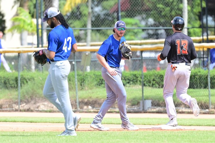 Refuerzos del Licey se preparan para temporada beisbol de la RD