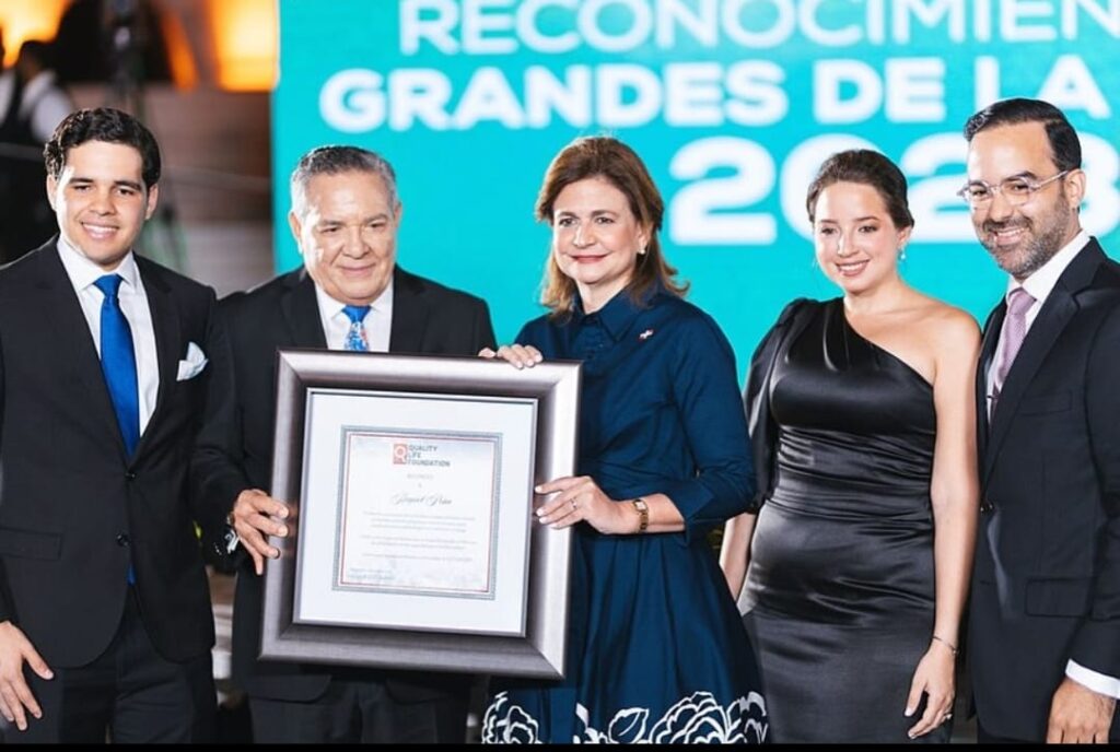 Vicepresidenta es reconocida por su gesti&oacute;n al frente del Gabinete de Salud