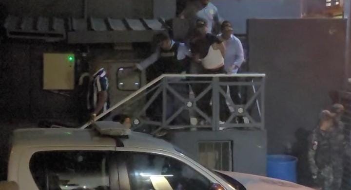 Trasladan en este momento a Tekashi desde Saman&aacute; hacia La Vega