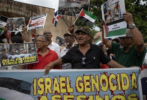 Más de centenar de dominicanos manifiestan en apoyo a Palestina