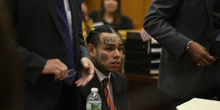 Ma&ntilde;ana viernes se conocer&aacute; medida de coerci&oacute;n contra Tekashi en La Vega