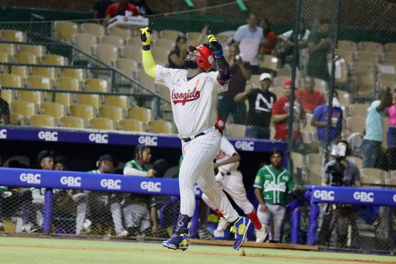 Leones vencen a Estrellas con jonr&oacute;n de Franmil Reyes y siguen invictos