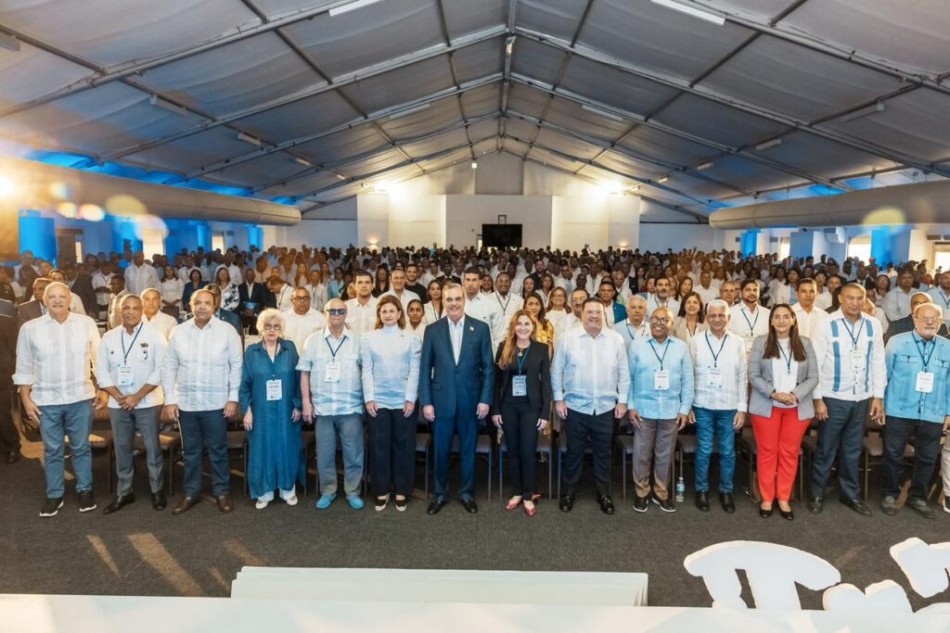 Abinader pide a los candidatos del PRM dar el ejemplo con la transparencia