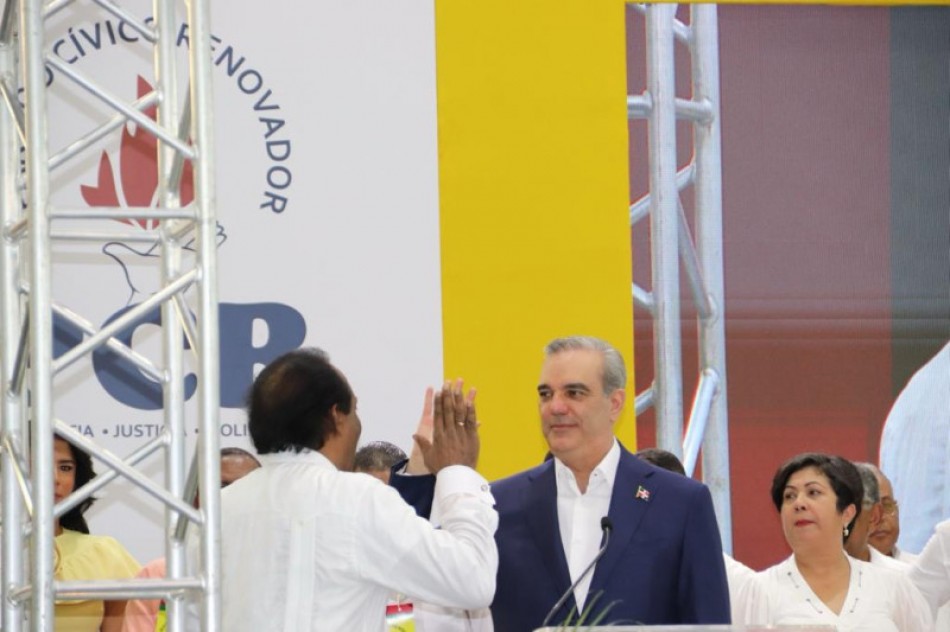 Zorrilla Ozuna se disculpa tras hacer jurar a Abinader que lo nombrar&iacute;a en el gobierno