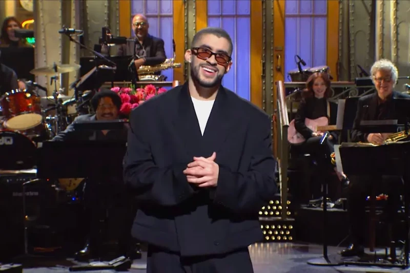 Bad Bunny en &ldquo;Saturday Night Live&rdquo;, de NBC, se roba el show: presenta, canta y act&uacute;a