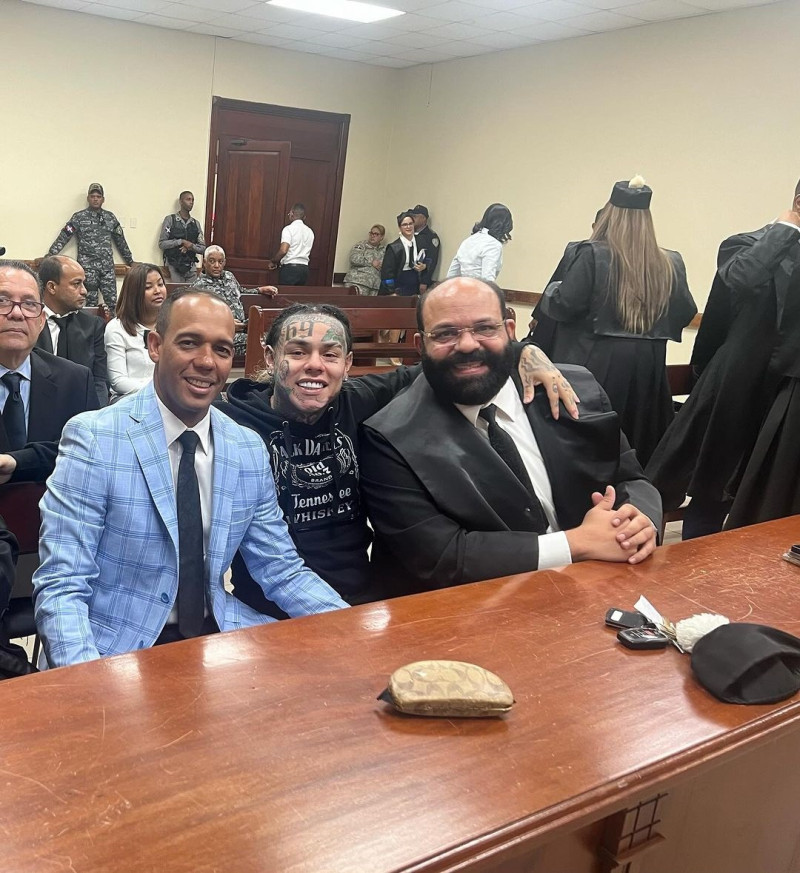 Tekashi contin&uacute;a firme con concierto gratis; agradece a fan&aacute;ticos el apoyo