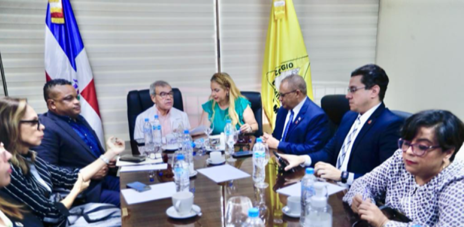 Colegio y sociedades médicas se integran a lucha antidengue