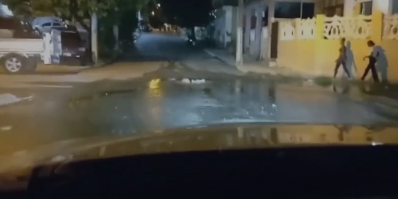 Denuncian problem&aacute;tica de alcantarillado en Los Alcarrizos