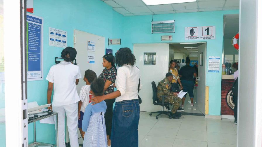 Pediatras est&aacute;n agotados ante la alta demanda por casos de dengue
