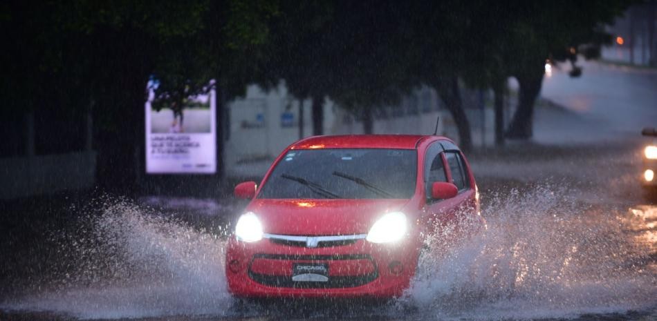 Las lluvias continuar&aacute;n todo el fin de semana y el oleaje se torna peligroso