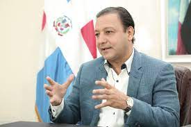 Abel Mart&iacute;nez proclama a Marino Collante como candidato a senador Santiago