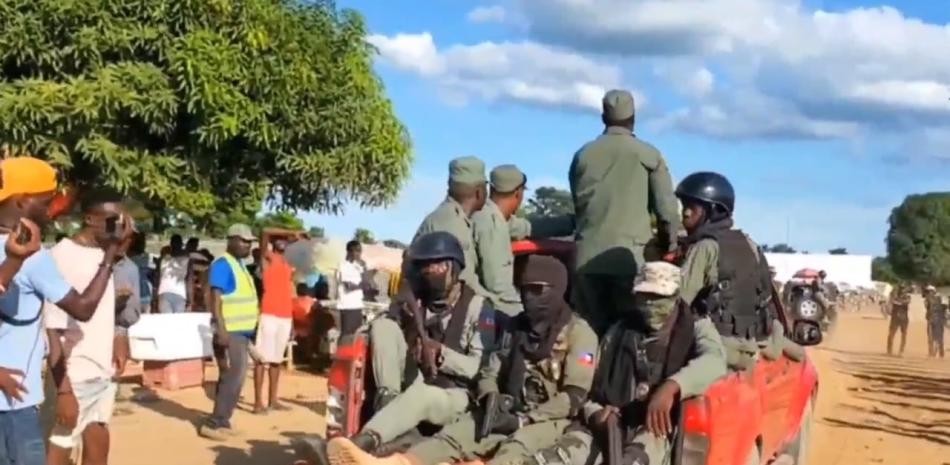 Haitianos refuerzan Juana M&eacute;ndez con tropas y armamentos