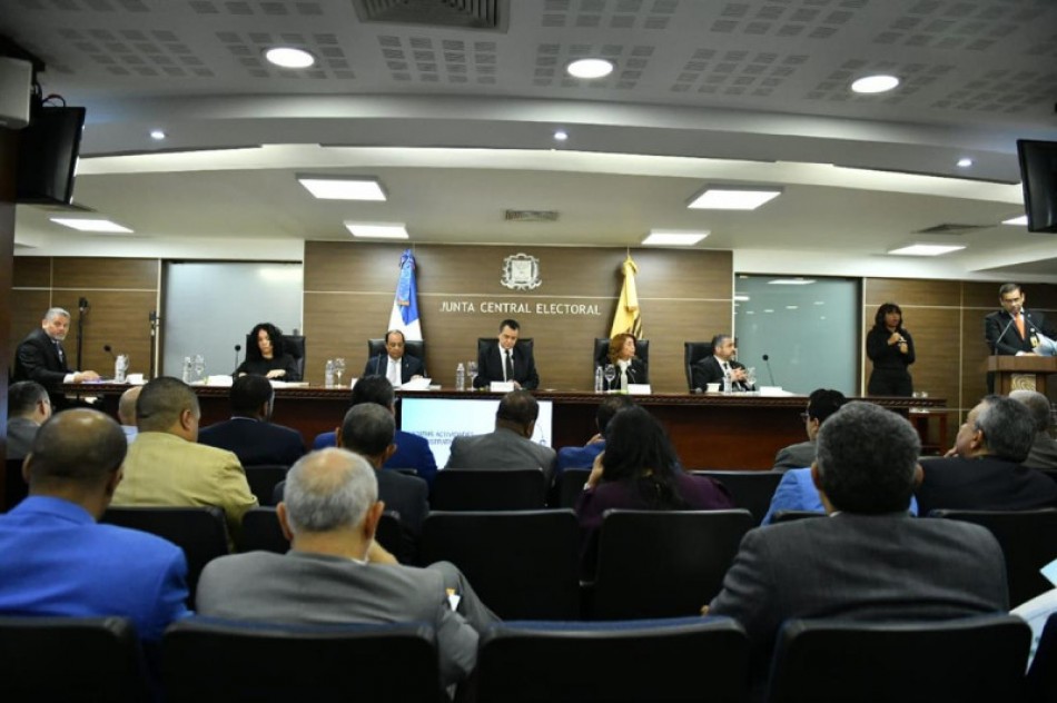 Finaliza este lunes la  pr&oacute;rroga dada por JCE a partidos para alianzas municipales