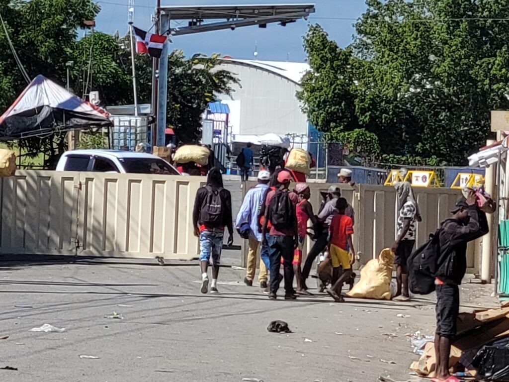 Actividades nulas este lunes en el mercado de Dajab&oacute;n tras resistencia de haitianos al registro biom&eacute;trico