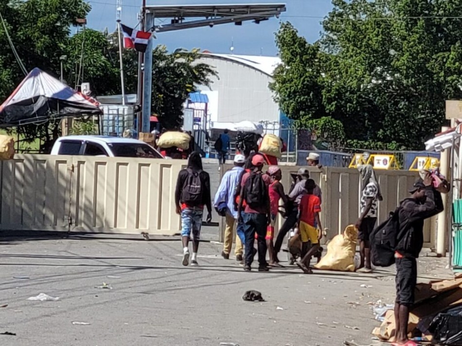 Actividades nulas este lunes en el mercado de Dajab&oacute;n tras resistencia de haitianos al registro biom&eacute;trico