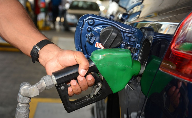 Gasolina premium y regular mantienen sus precios; tres combustibles bajar&aacute;n a partir del s&aacute;bado