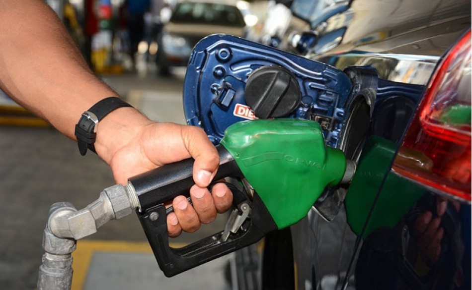 Gasolina premium y regular mantienen sus precios; tres combustibles bajarán a partir del sábado