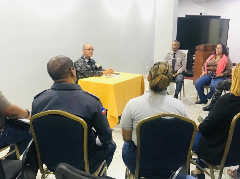Director de la Policia Comunitaria se compromete a trabajar con la Sociedad.