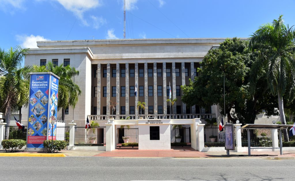 Reportan incendio en la sede del Ministerio de Educaci&oacute;n