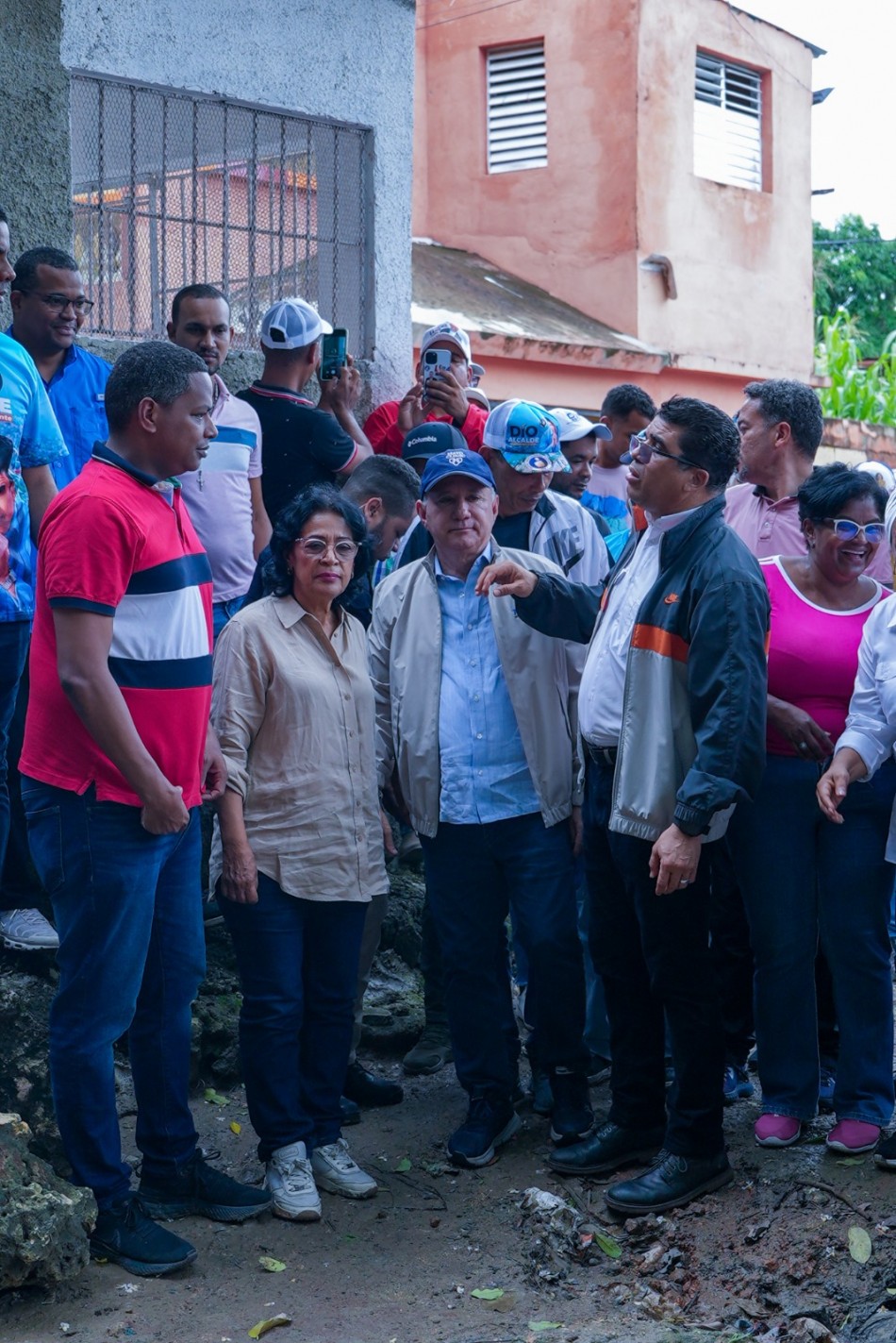 D&iacute;o Astacio contin&uacute;a gestionando ayudas para afectados por lluvias en SDE 