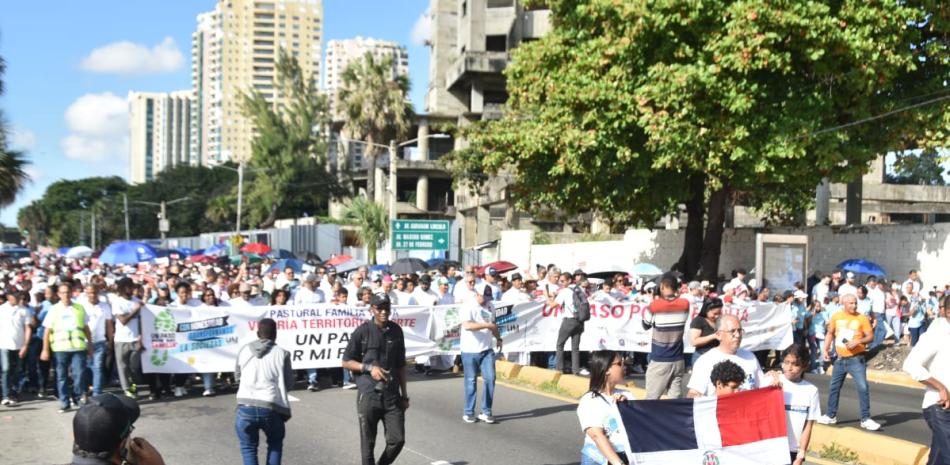 Cientos de cat&oacute;licos marchan en el Malec&oacute;n por la honestidad, paz, gratitud y fidelidad