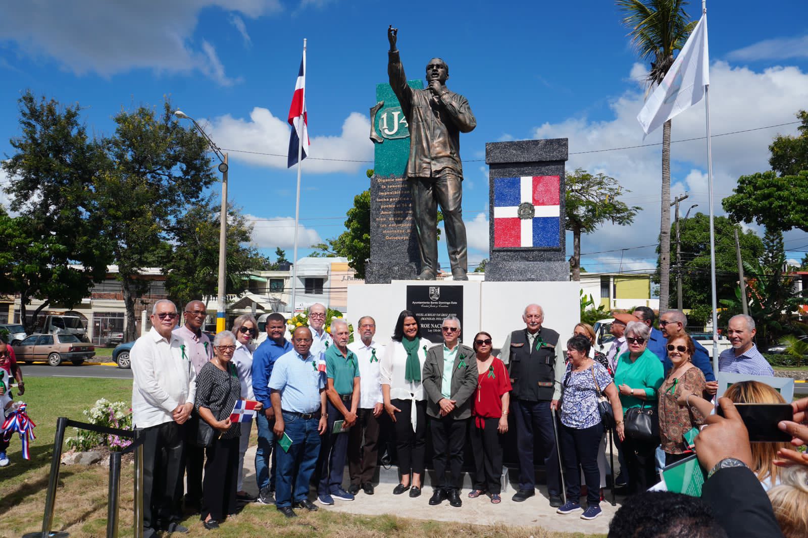 Ayuntamiento de Santo Domingo Este inaugura estatua monumental dedicada a Manolo Tavárez Justo