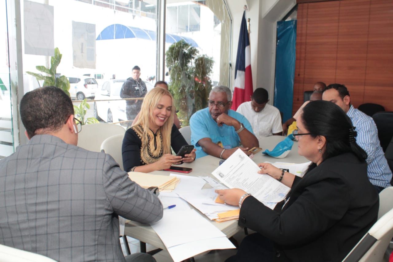 Pastora Juana Paulino (Delin) oficializa candidatura a Alcaldesa SDO ante la JCE  