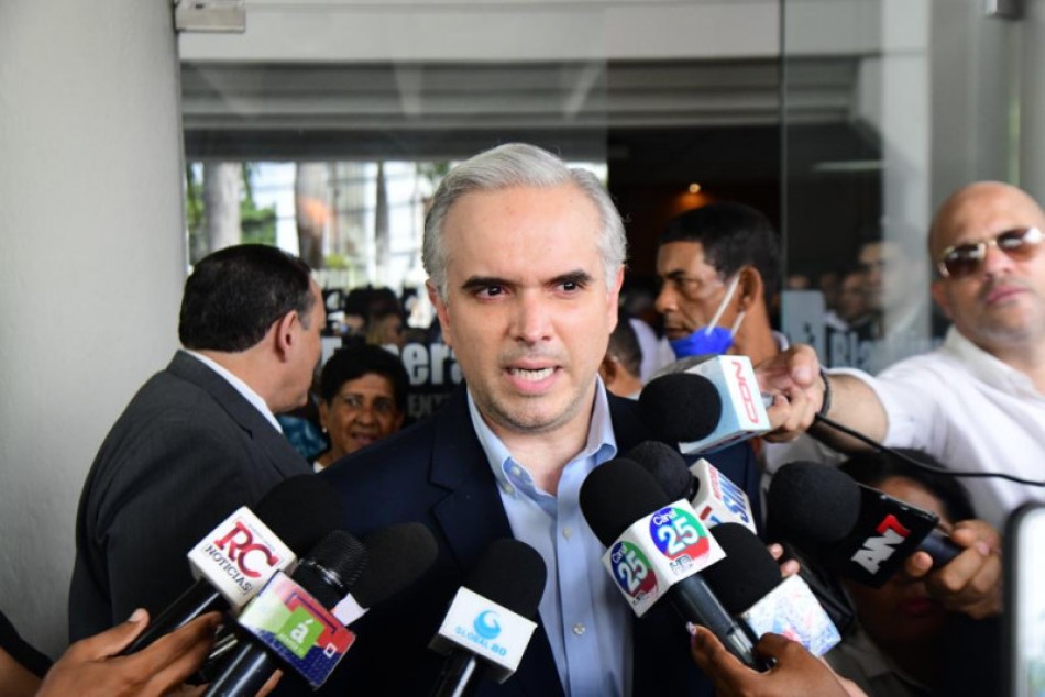 Ministro de Trabajo anuncia aumentos salariales sectorizados