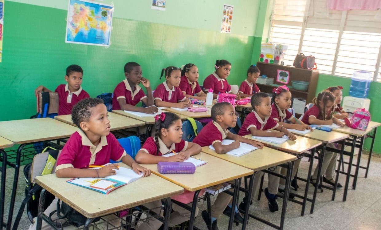 Ministerio de Educaci&oacute;n convoca a reintegrarse a clases este lunes