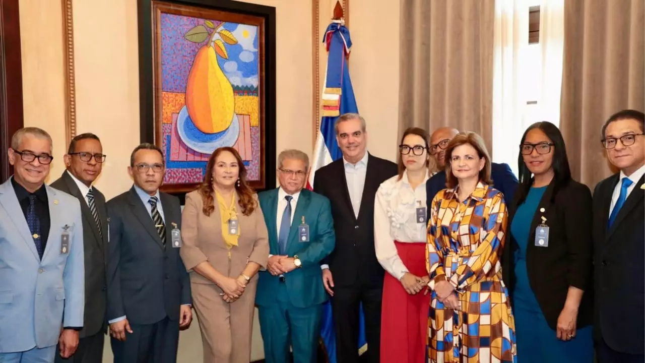 El presidente Luis Abinader y el Colegio M&eacute;dico retoman el di&aacute;logo