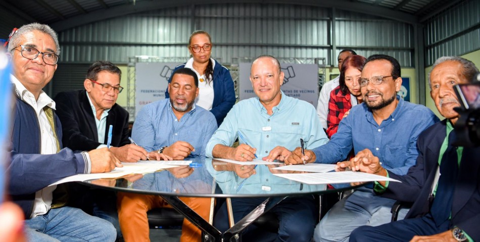 Ulises Rodríguez y más de 400 juntas de vecinos acuerdan trabajar por el desarrollo de Santiago