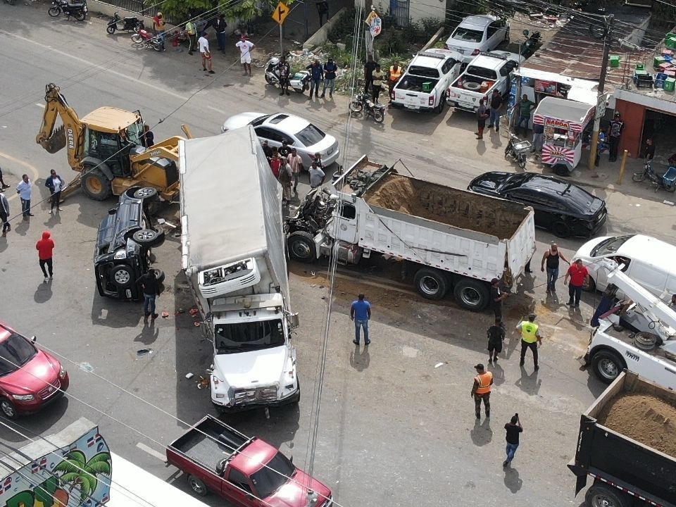 911 coordina asistencia a afectados de accidente de tr&aacute;nsito en Santiago