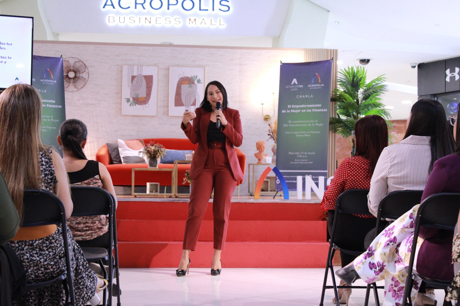 Actualizatec realiza charla El Empoderamiento de la Mujer en las Finanzas