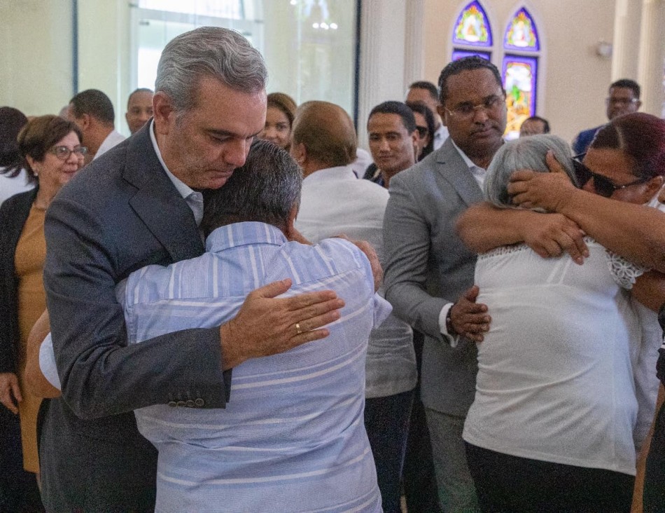 Luis Abinader expresa sufrimiento por la tragedia en Salcedo