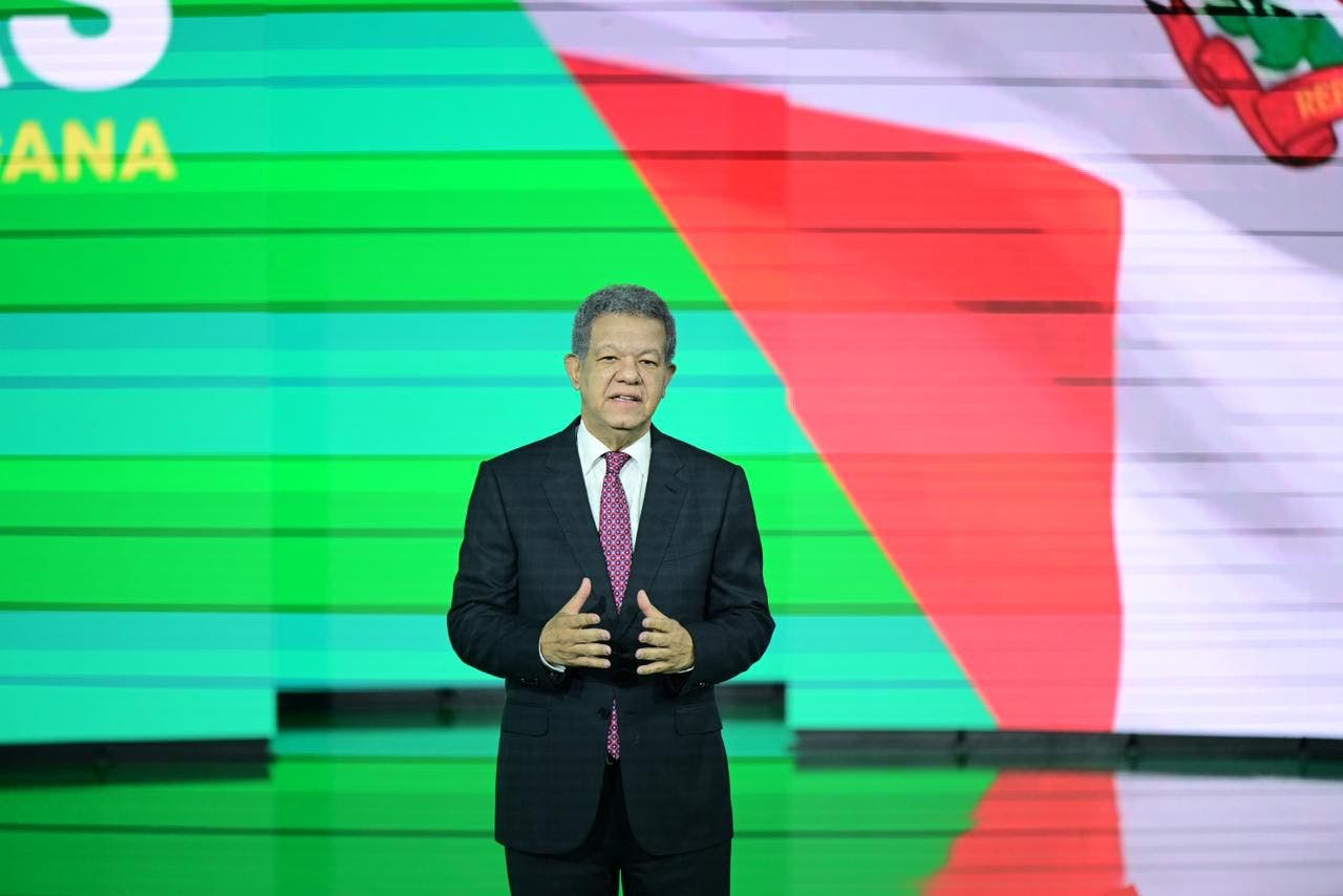 Leonel presenta su programa de gobierno con 2,024 propuestas para transformar el pa&iacute;s