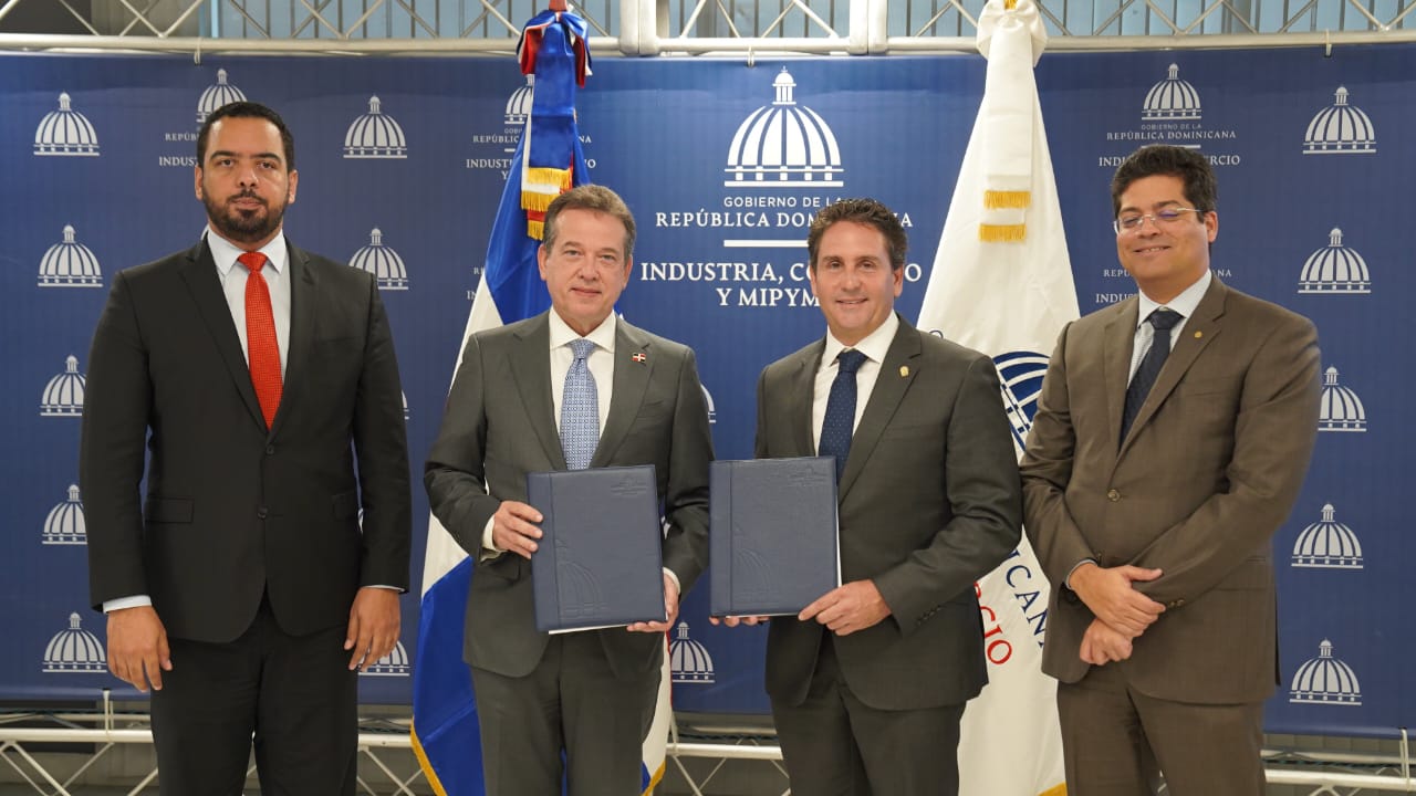 MICM y Seguros Universal acuerdan Programa de Capacitaci&oacute;n en Seguridad Industrial